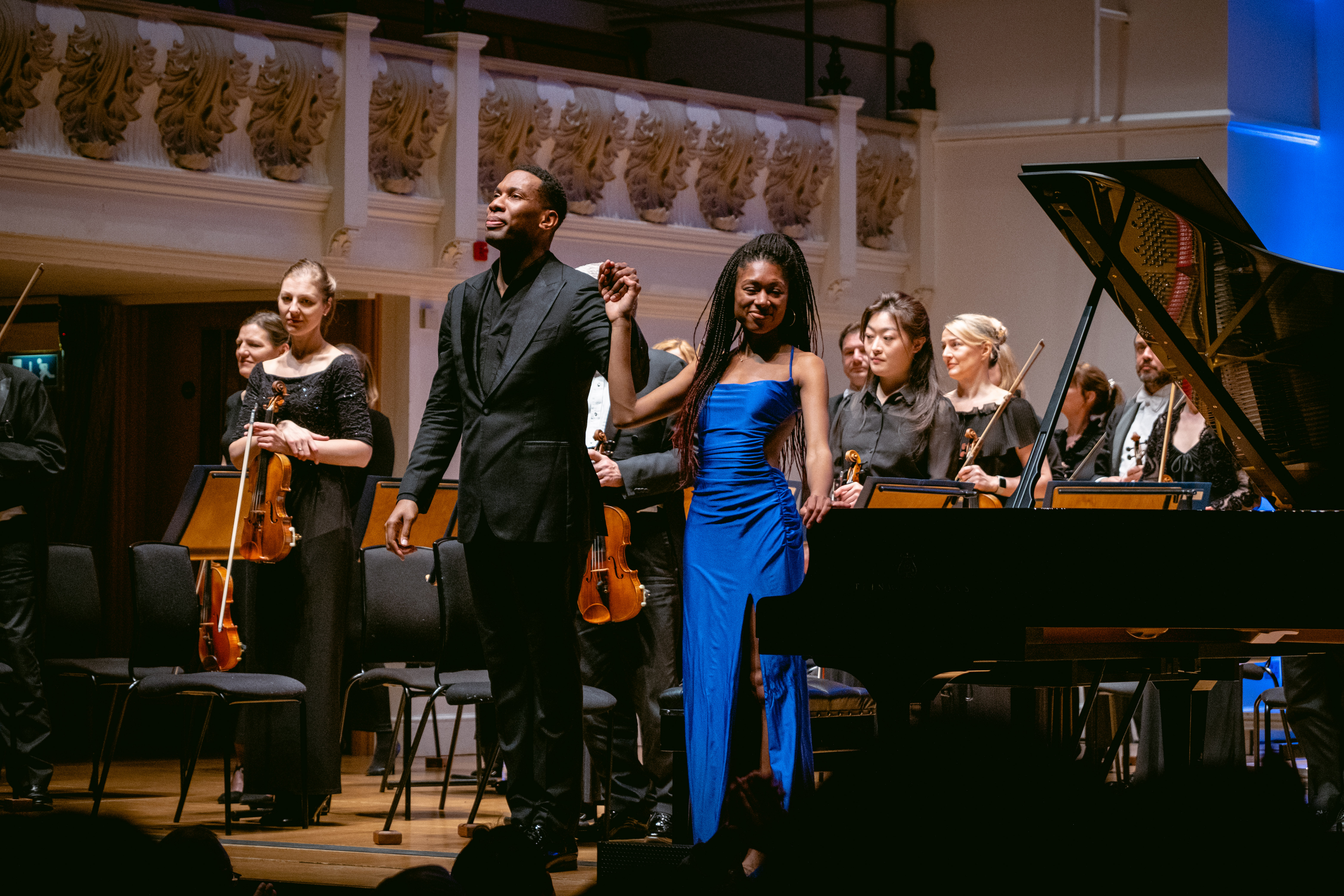 Conductor Roderick Cox and pianist Isata Kanneh-Mason recieving applause on stage