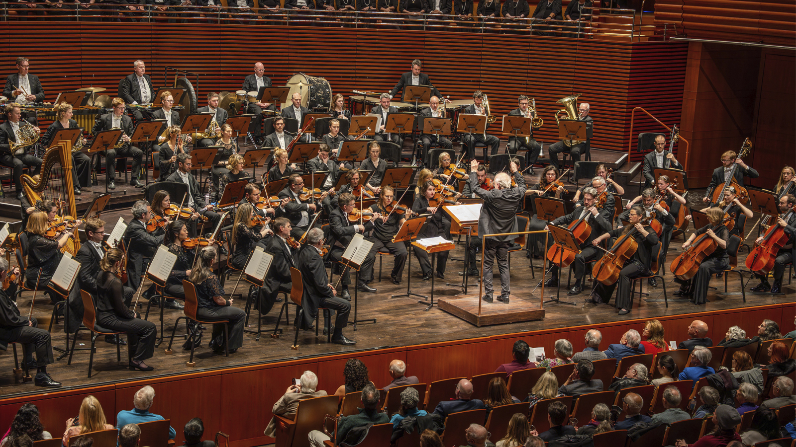 John Rutter conducting the RPO on the stage of the Steinmetz Hall in the Dr Phillps Center, Orlando
