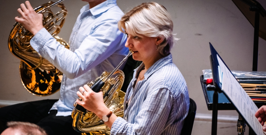 Zoe Tweed playing the horn in rehearsal at Cadogan Hall