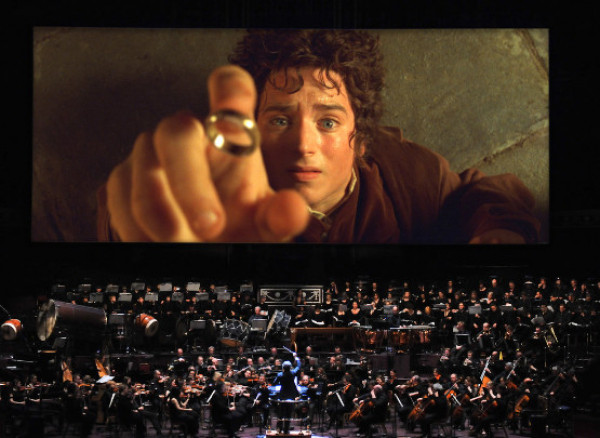 Lord of the Rings Fellowship in concert Royal Albert Hall RPCO May 2022 555x405.jpg