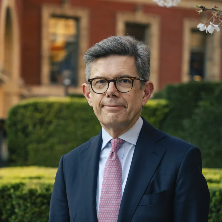 Headshot of AFRPO board member and Managing Director of the RPO, Huw Davies in front of the Royal Albert Hall