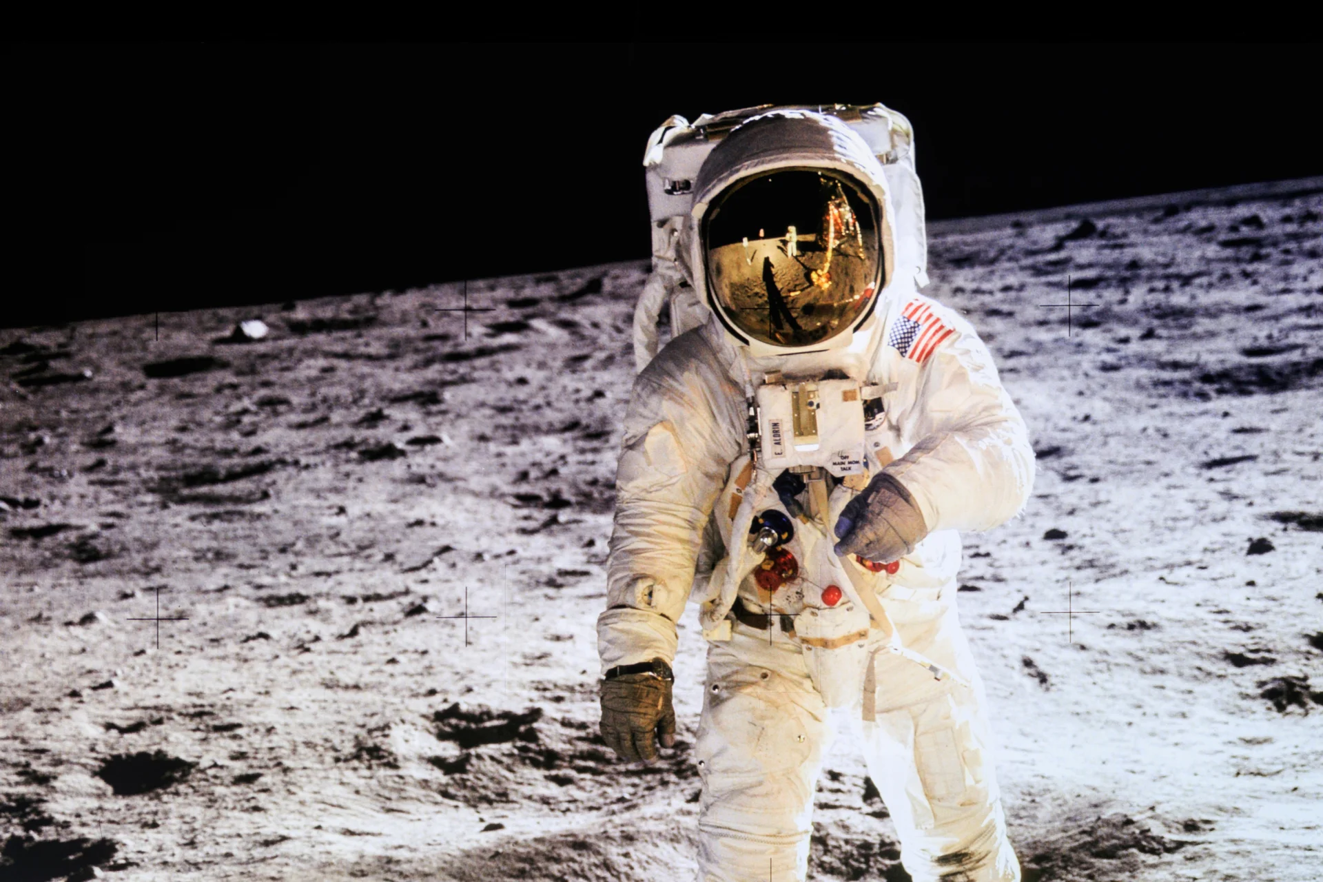 A picture of a NASA spaceman walking on the moon.