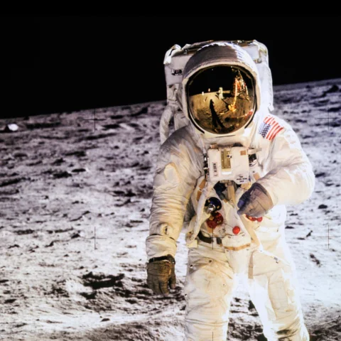 A picture of a NASA spaceman walking on the moon.