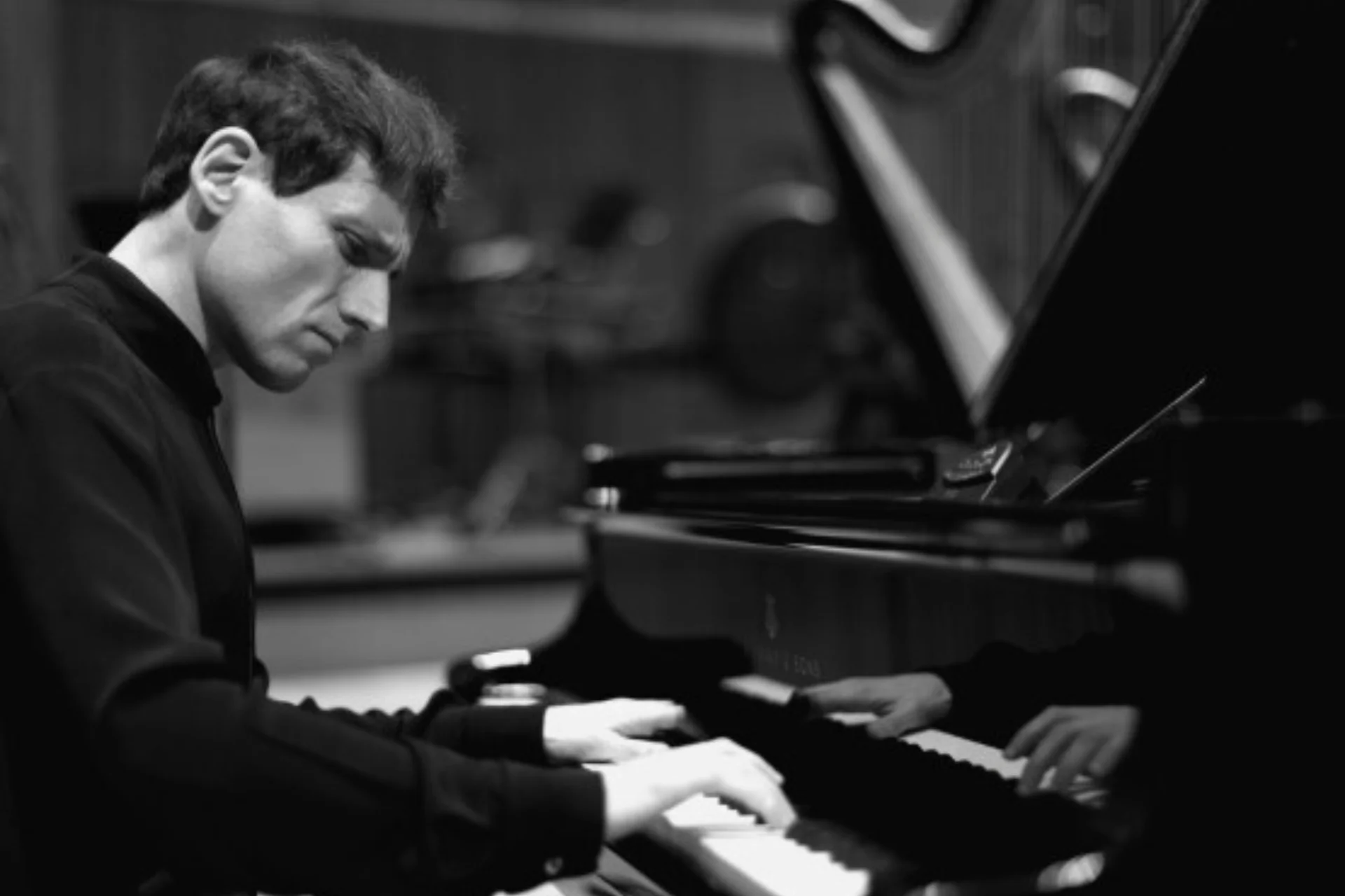 Boris Giltburg plays piano
