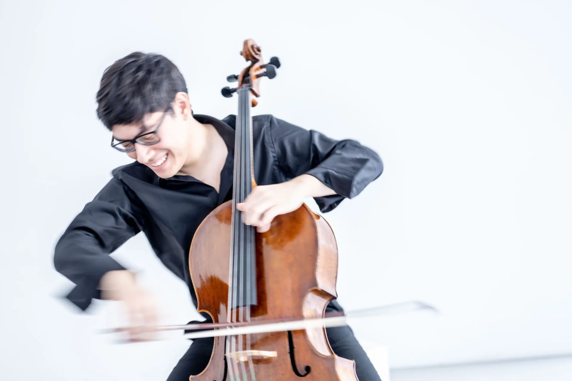 Zlatomir Fung plays his cello while smiling