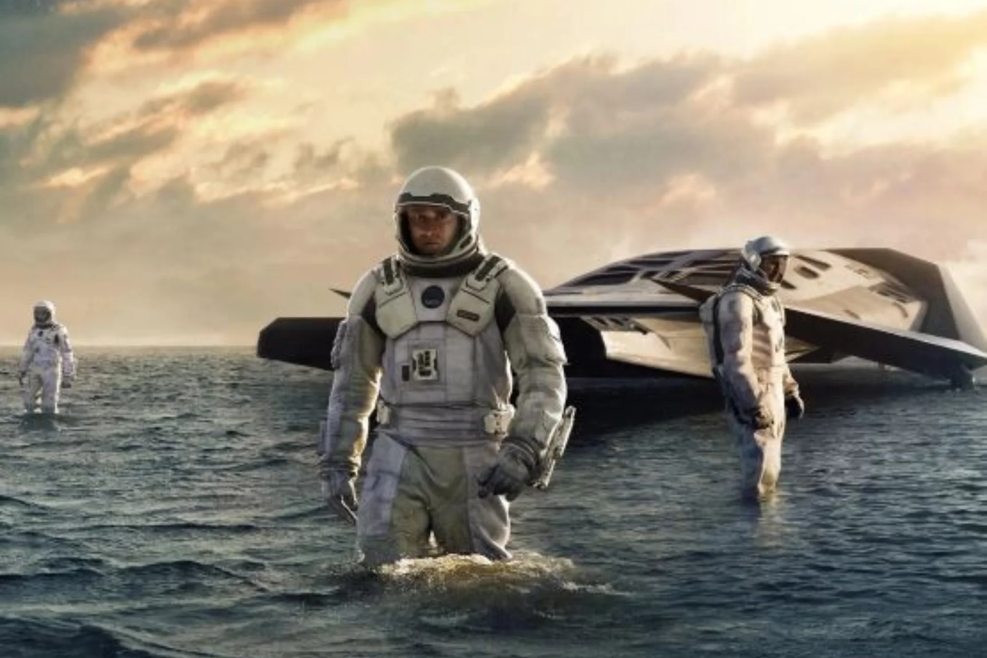 Interstellar live 555 x 405 px