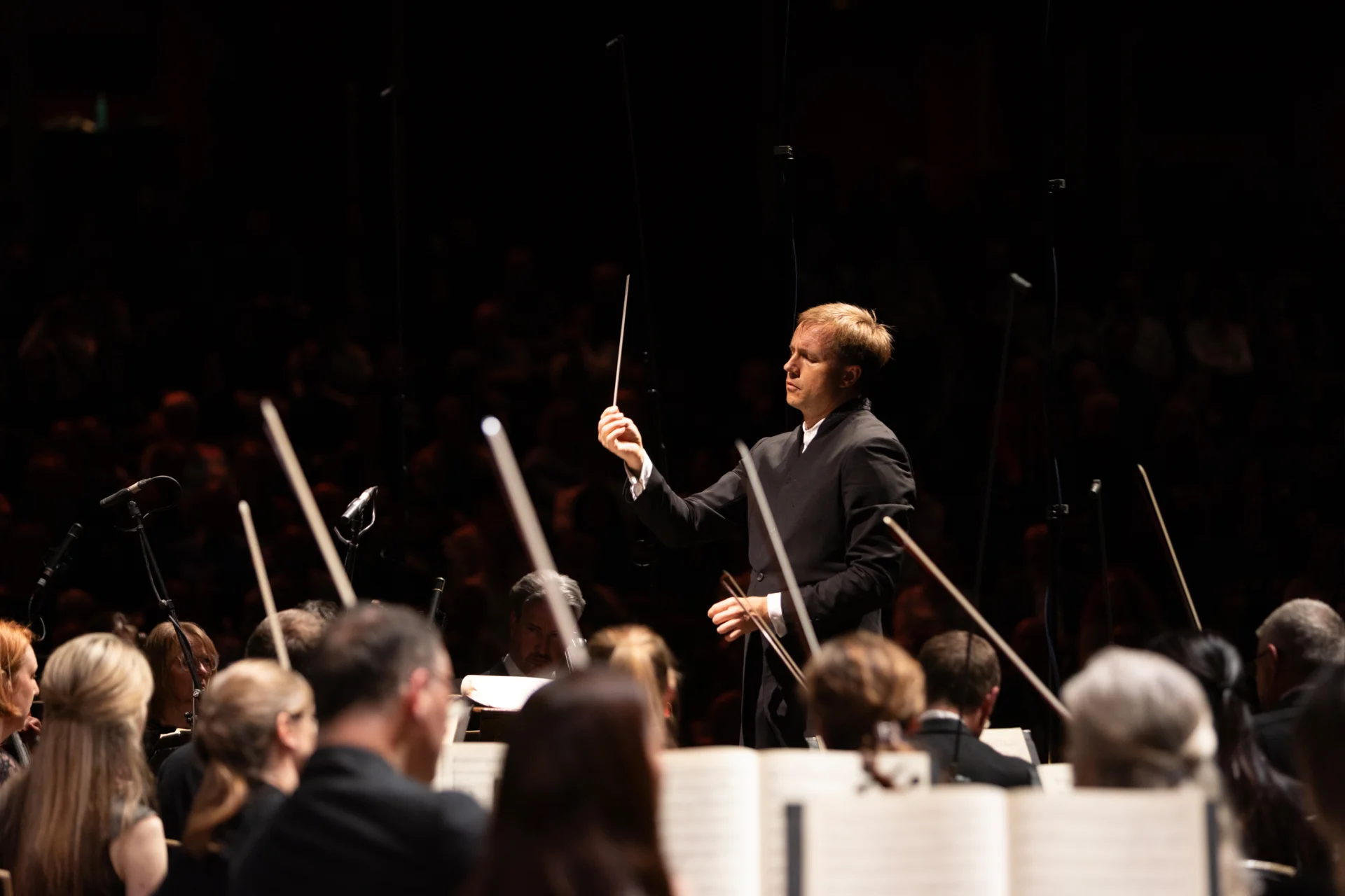 Vasily Petrenko conducting the Orchestra