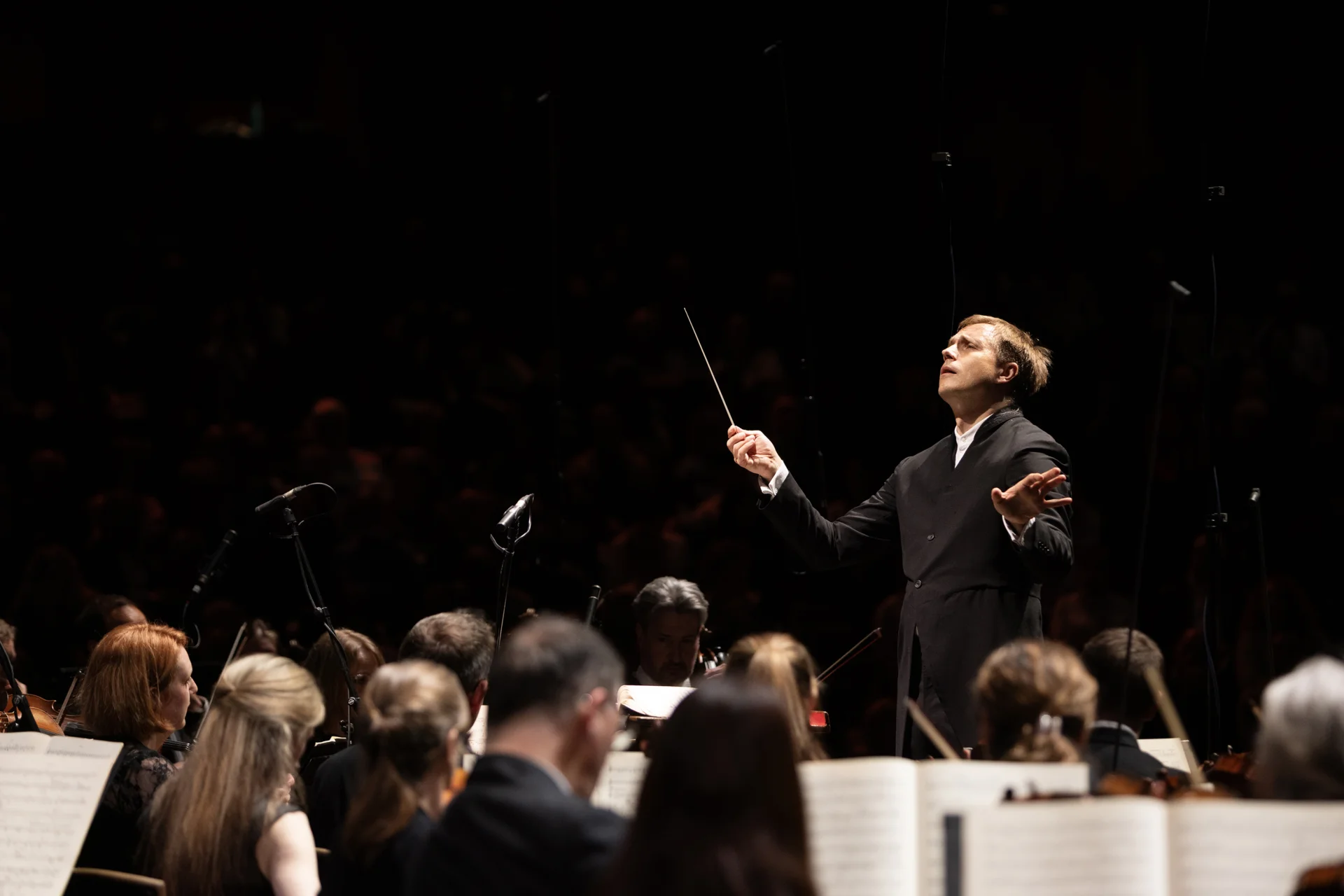 Vasily Petrenko conducting the Orchestra