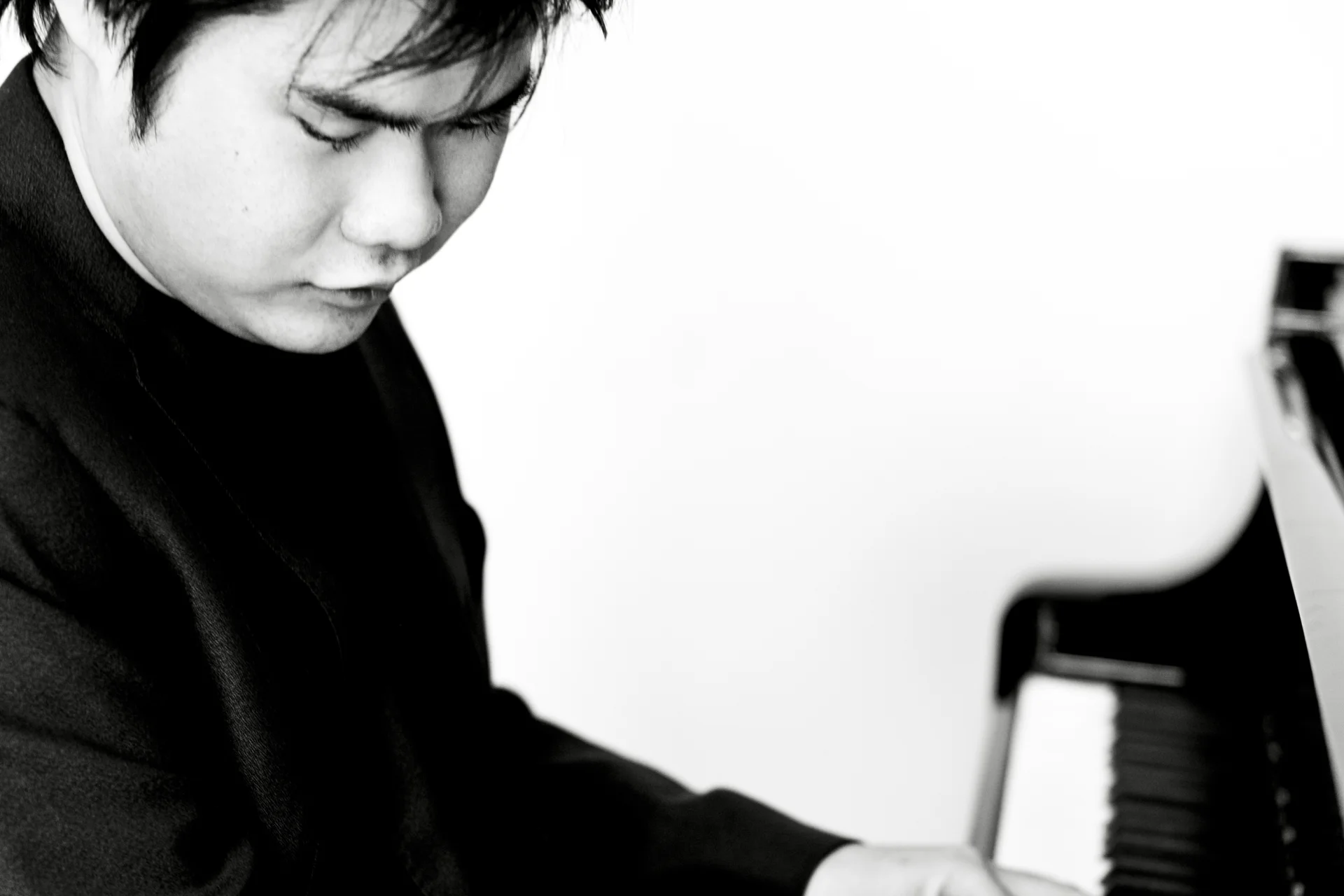 A black and white photo of Nobuyuki Tsujii playing the piano