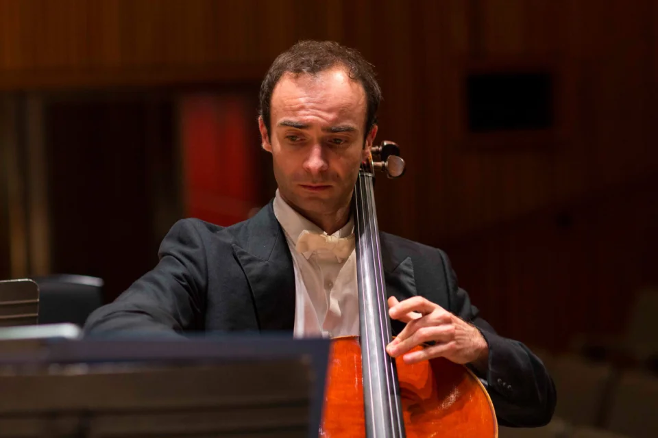 Jean-Baptiste Toselli playing cello