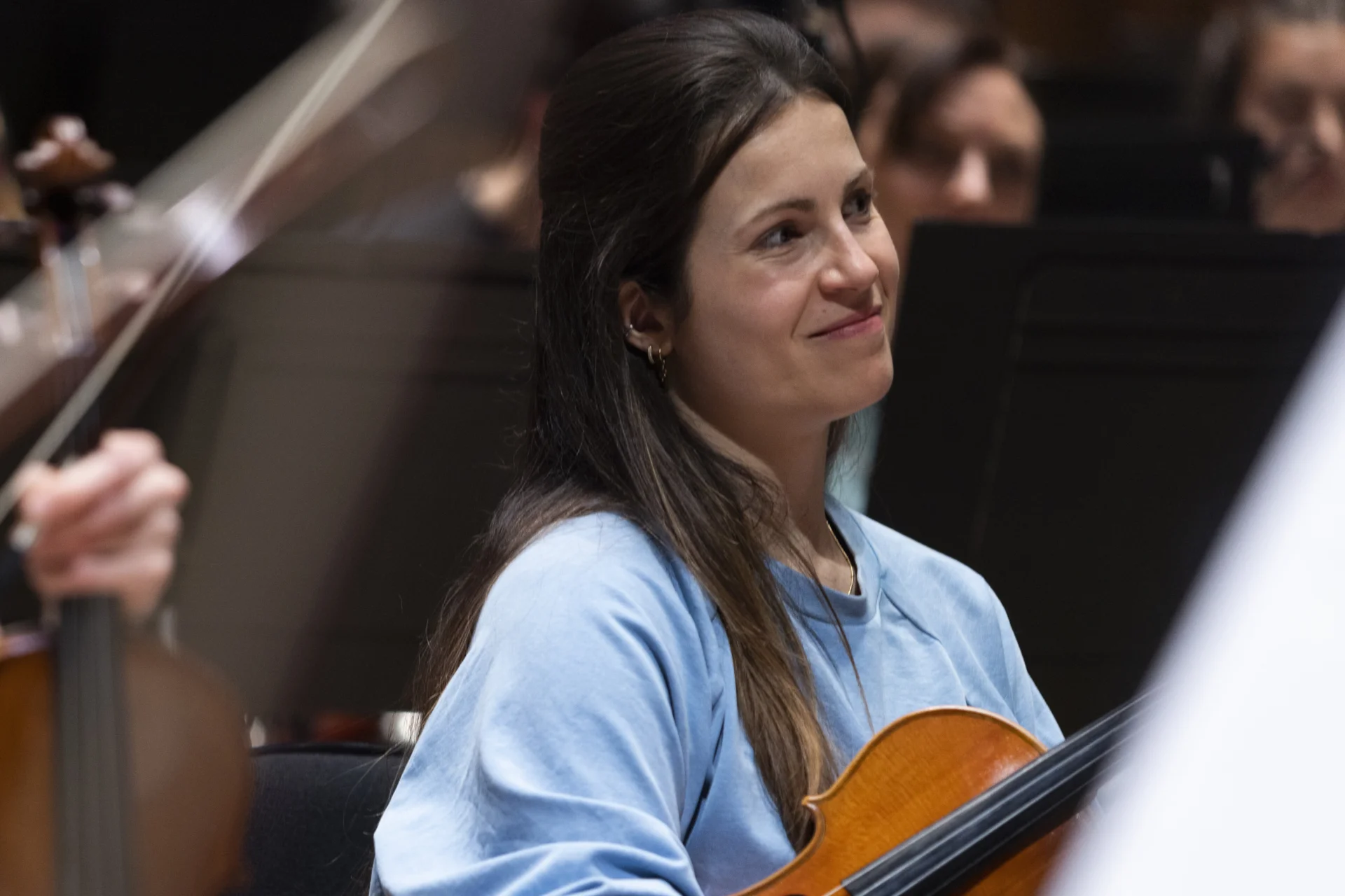 Inês Soares Delgado smiling with violin