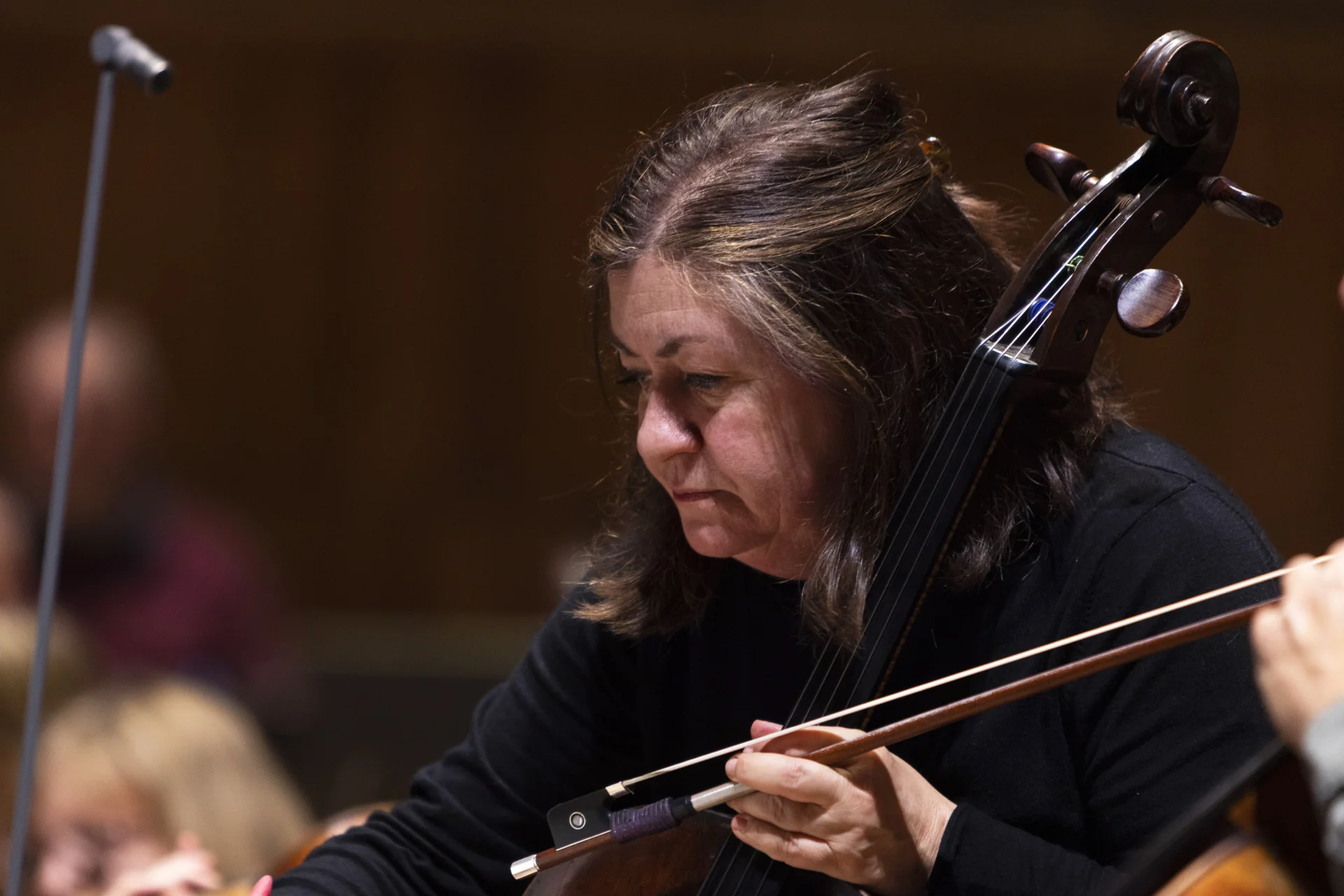 Rachel van der Tang with cello
