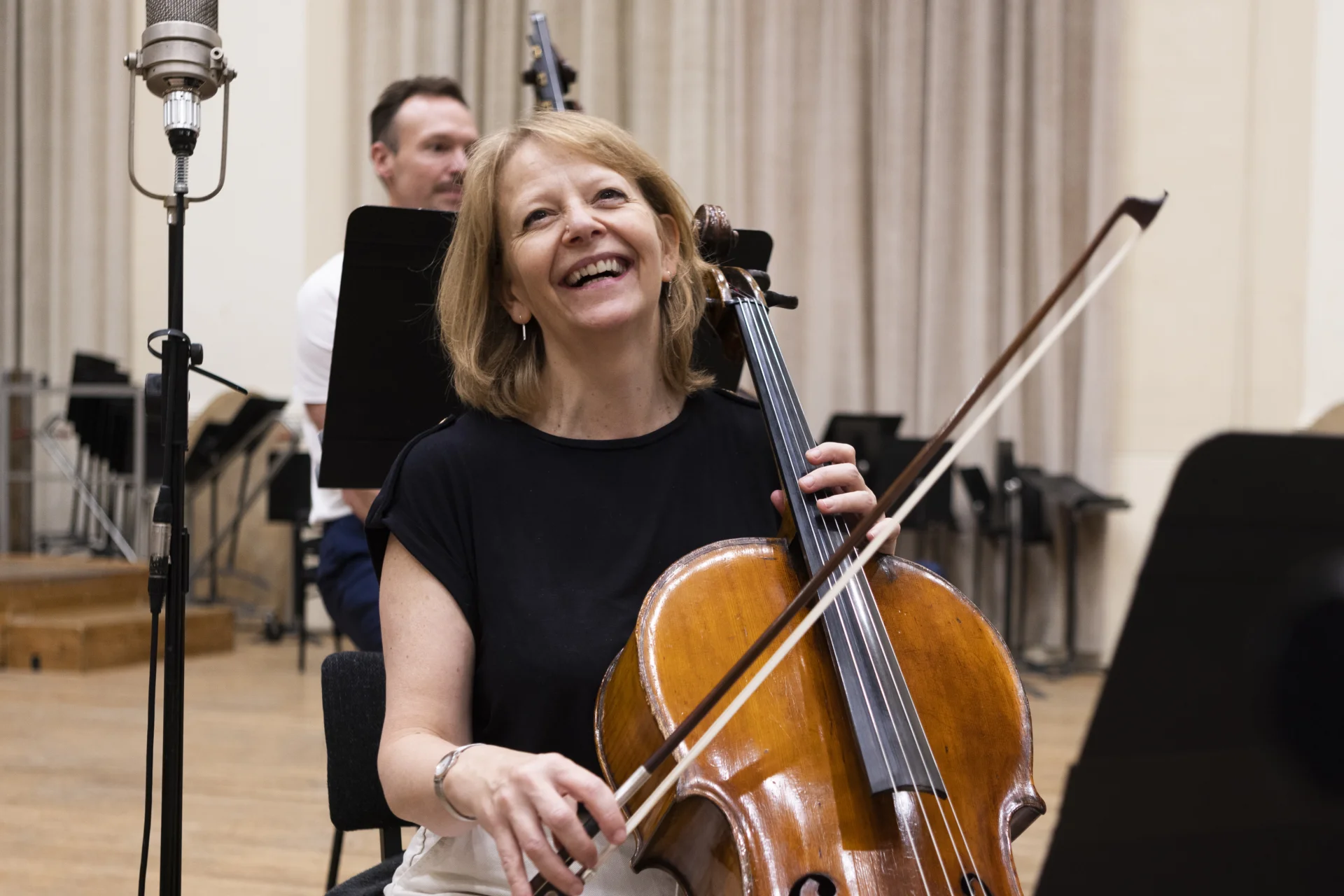 Chantal Woodhouse laughing with cello