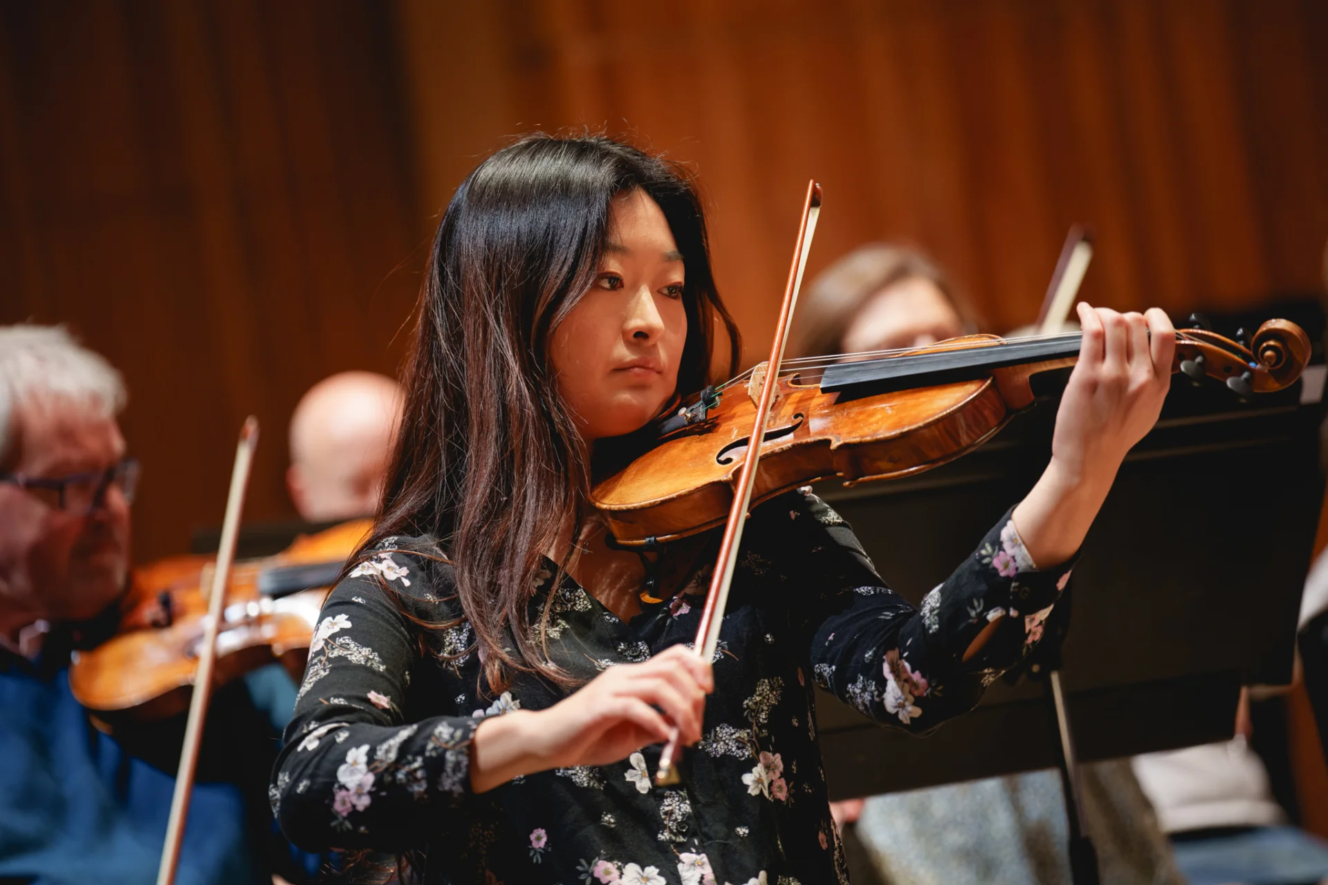 Esther Kim playing the violin in the Orchestra