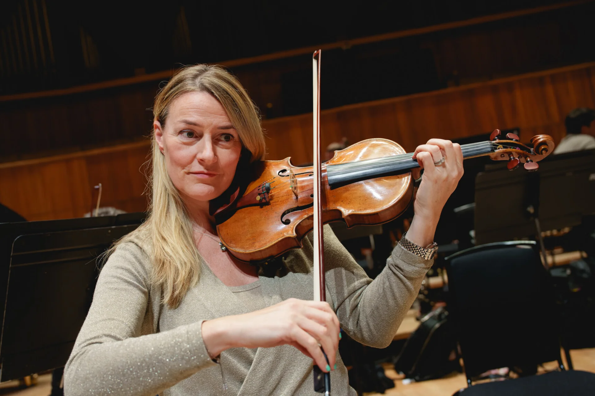 Jennifer Christie playing the violin