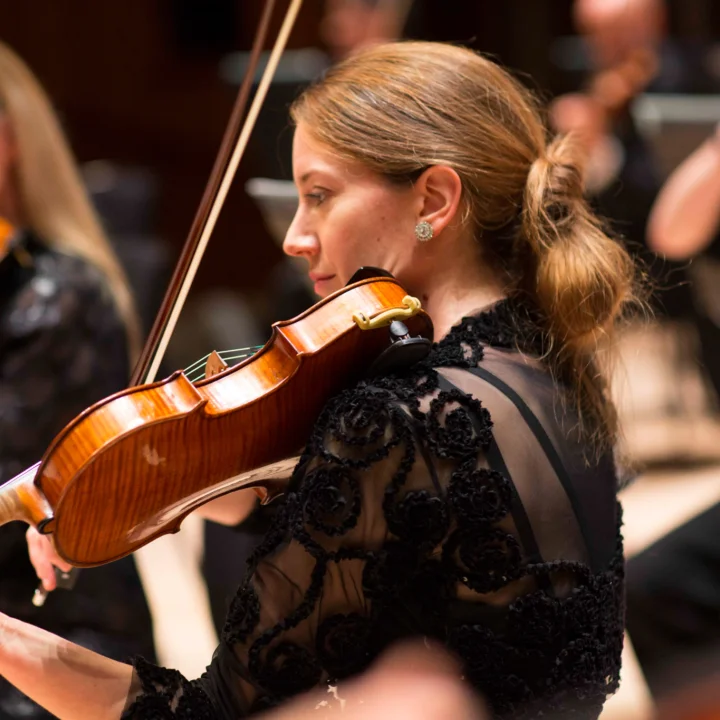 Charlotte Ansbergs playing the violin in the Orchestra