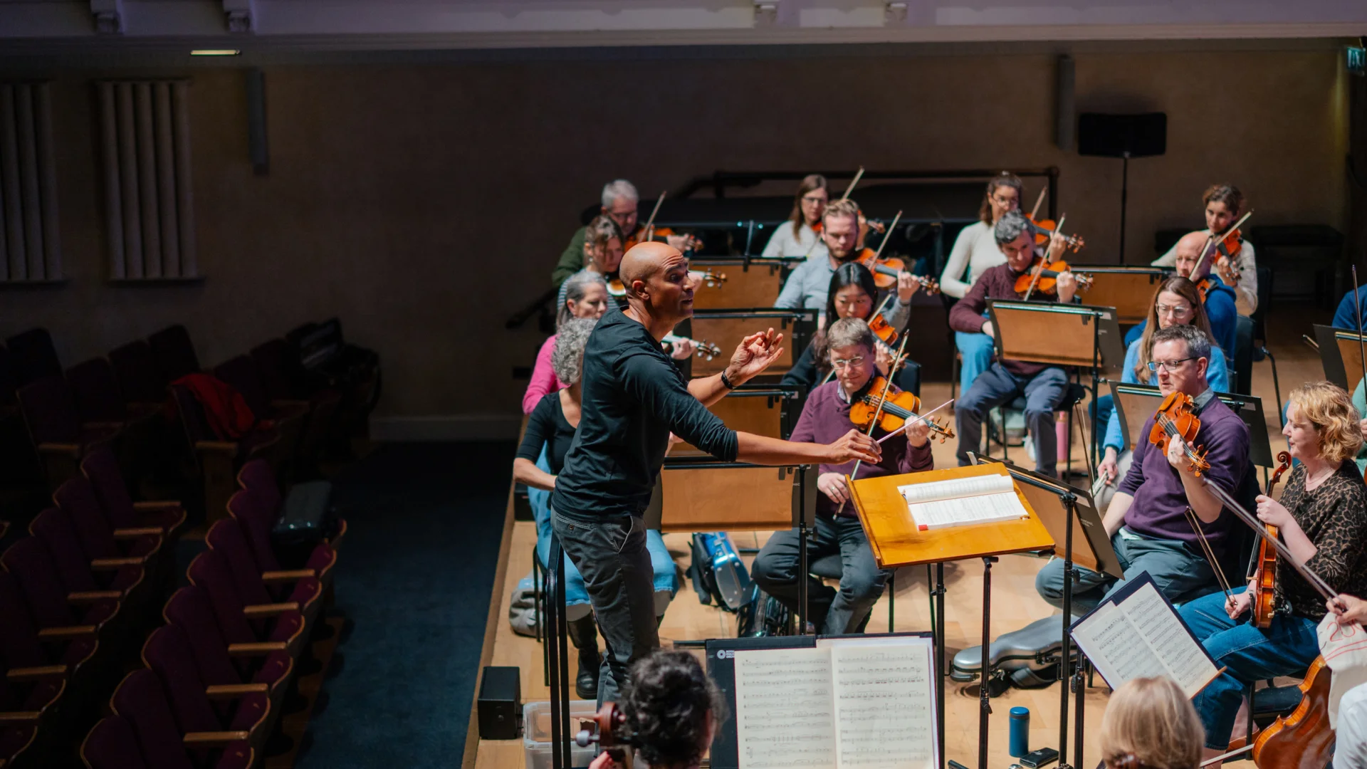 Kevin John Edusei conducting the Orchestra in rehearsal at Cadogan Hall