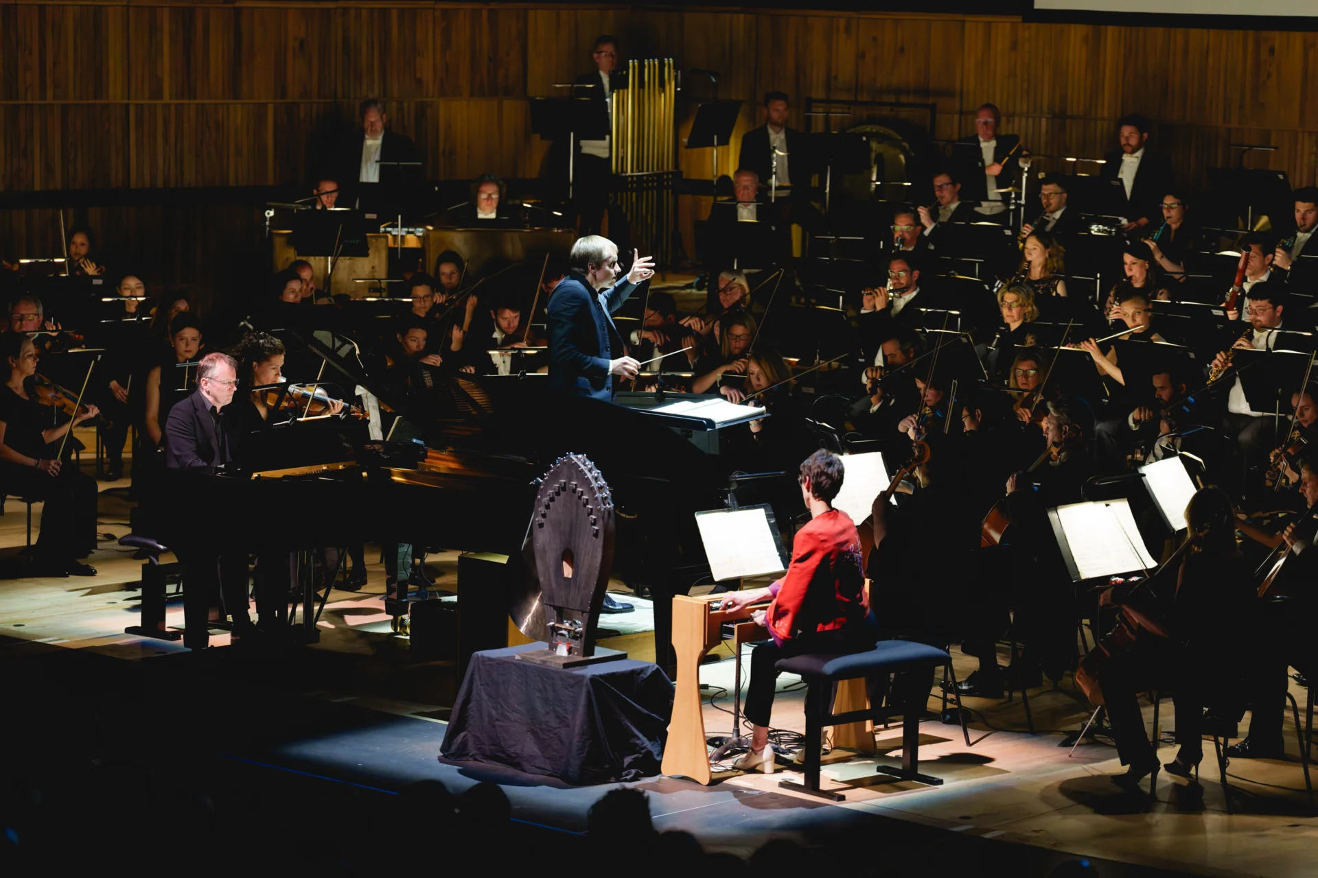 Steven Osborne, Cecile Lartigau and the Orchestra performing on stage