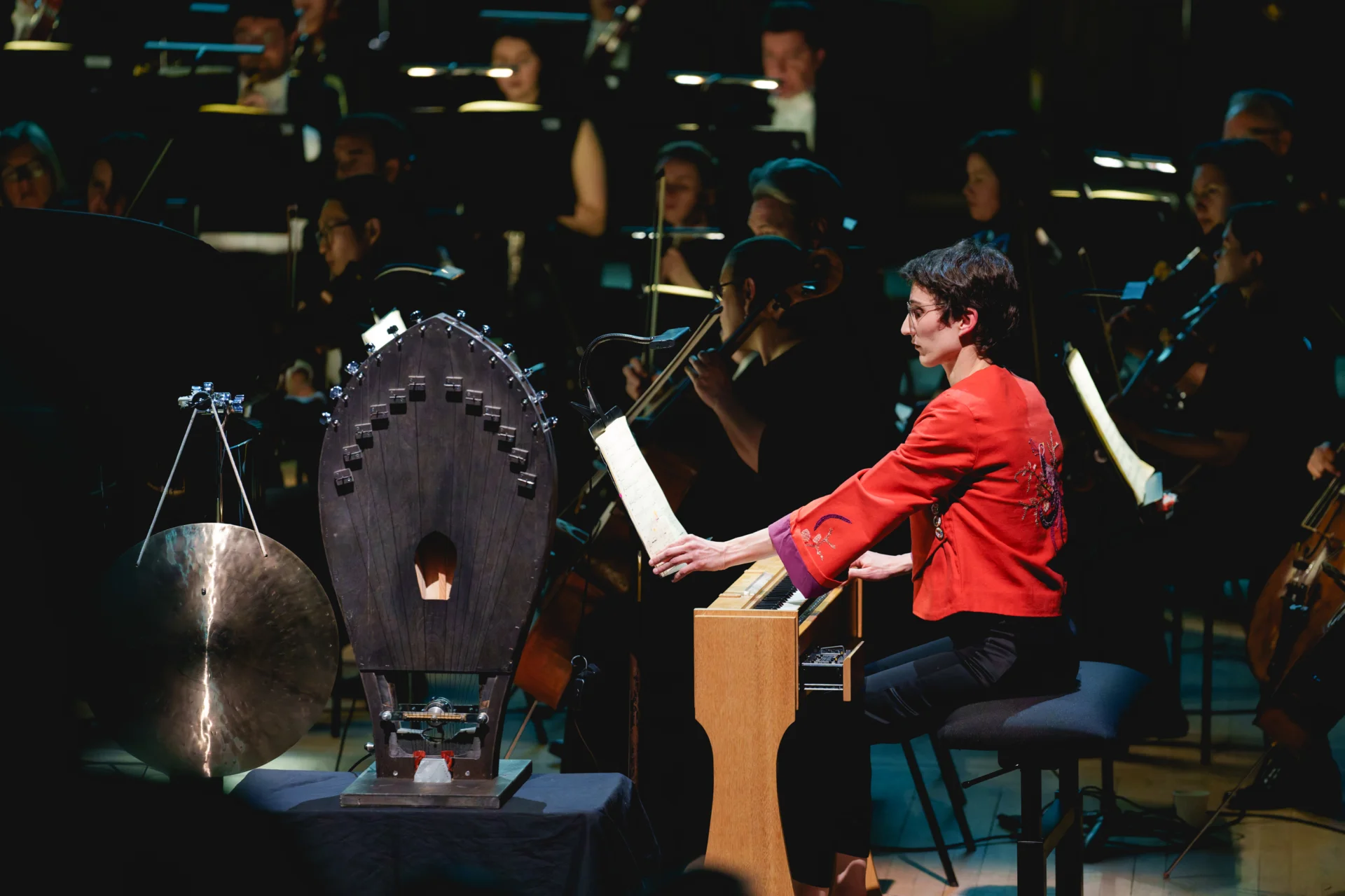 Cecile Lartigau playing the ondes Martenot