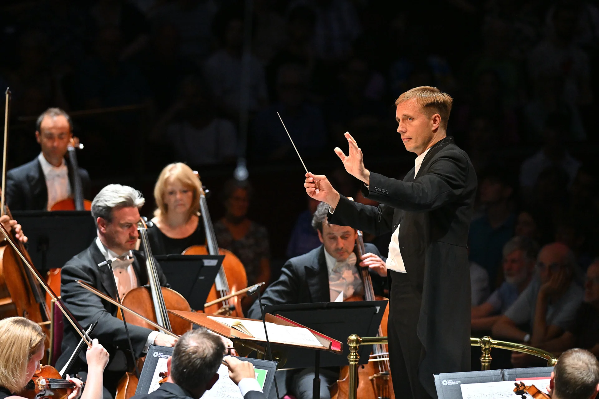 Vasily Petrenko conducting the Orchestra and raising his left palm