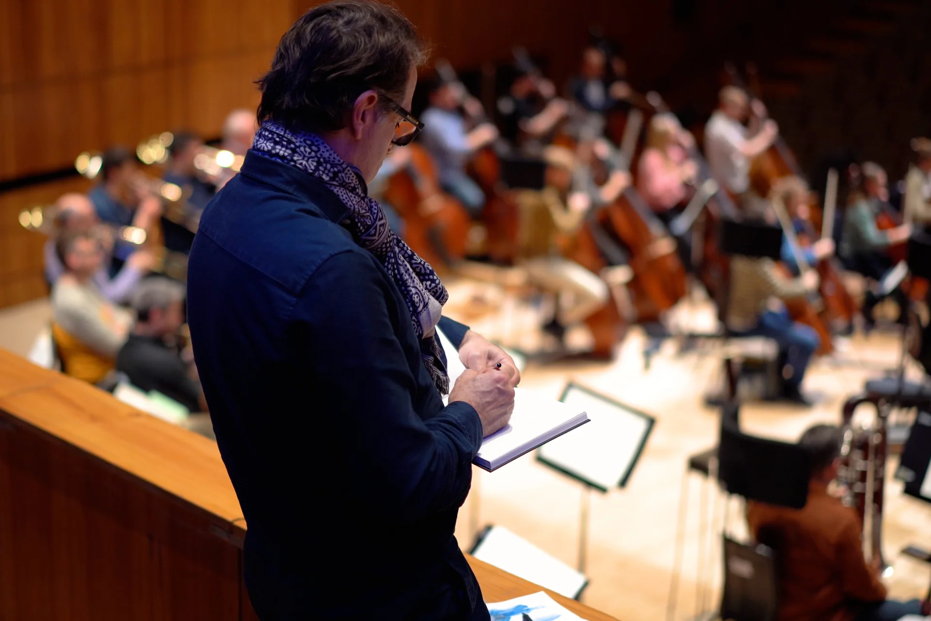 Jeremy Houghton sketching the Orchestra in rehearsal