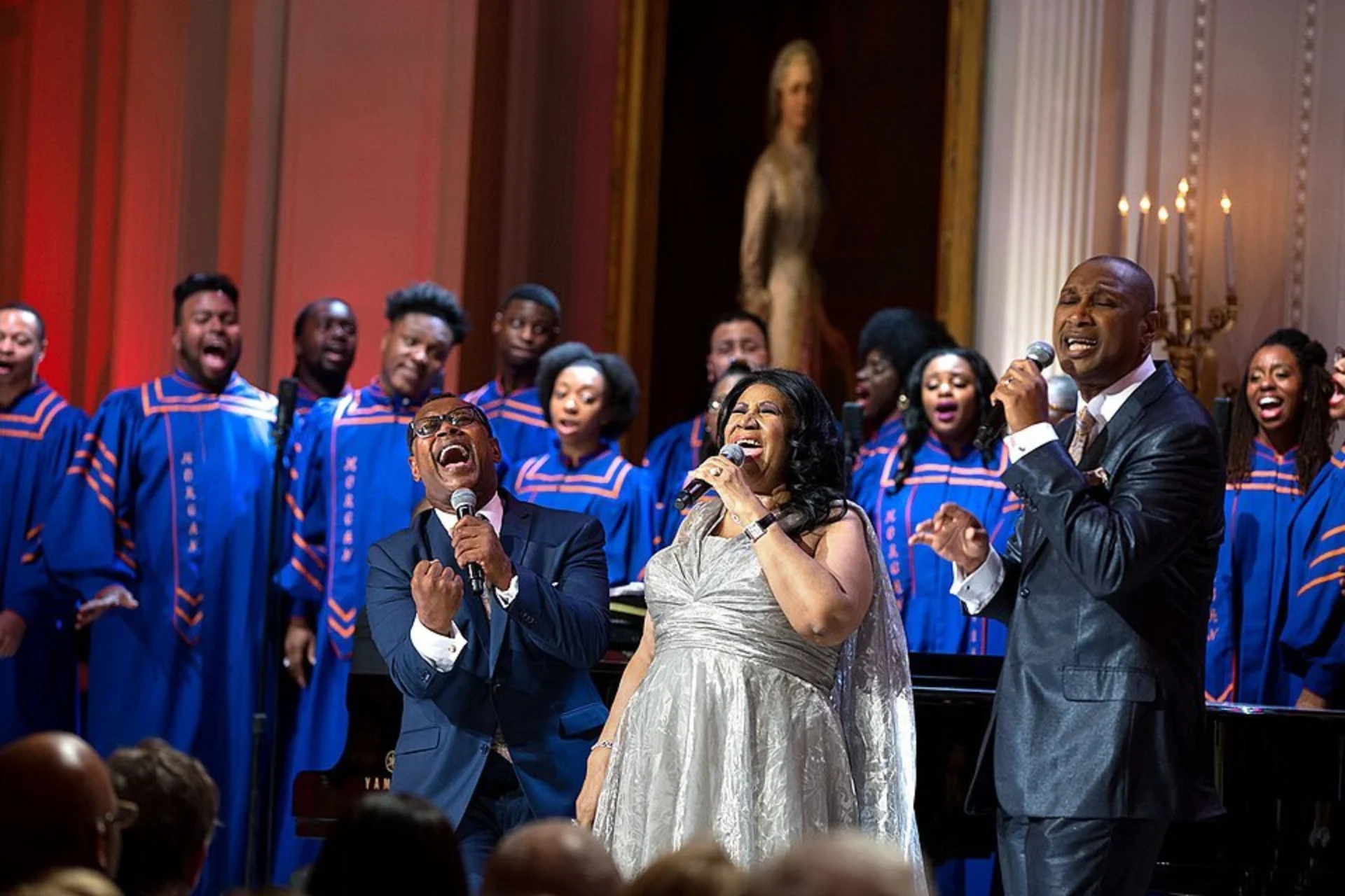 Aretha Franklin performing alongside Gospel singers at The White House.