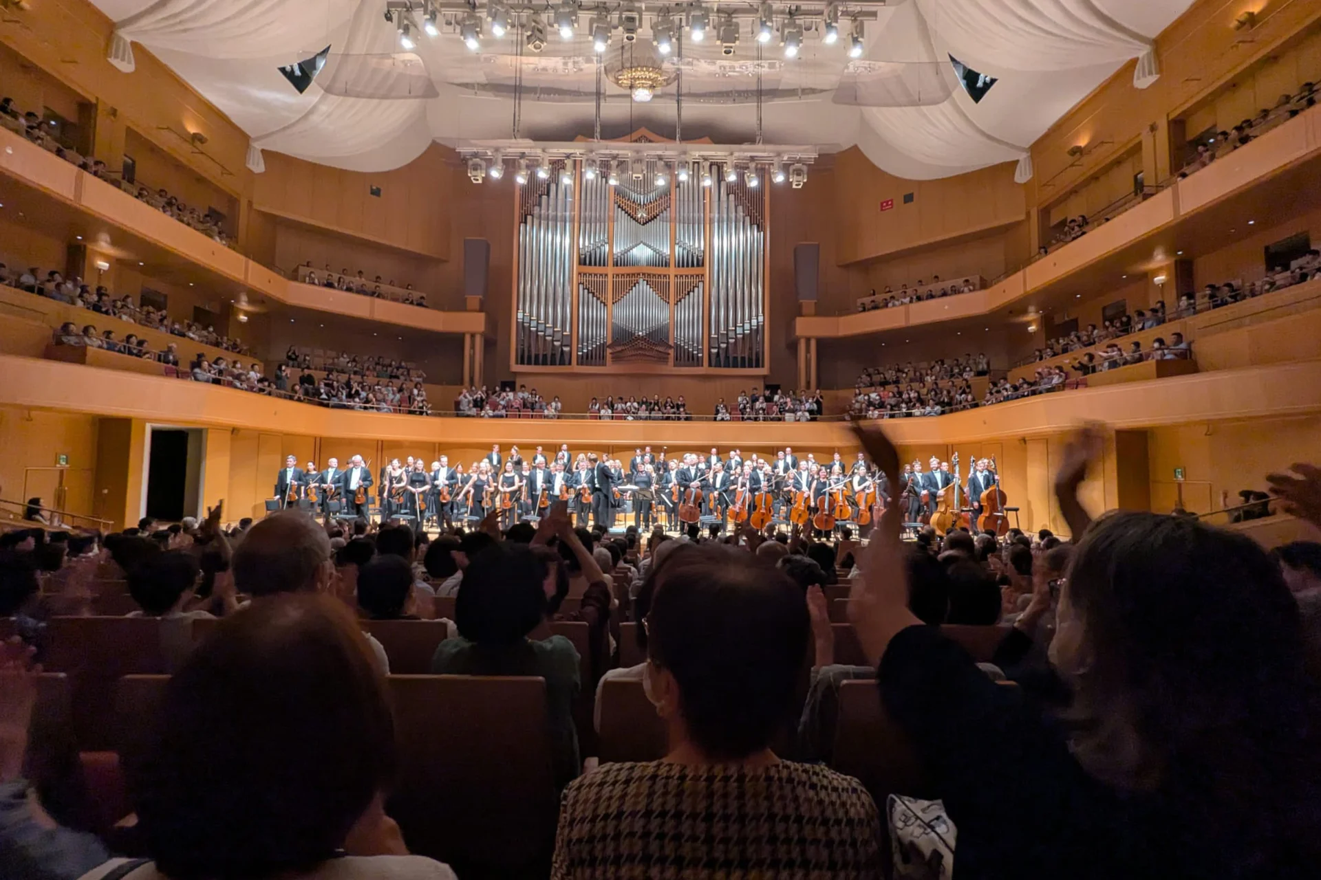 The RPO standing on stage and receiving applause