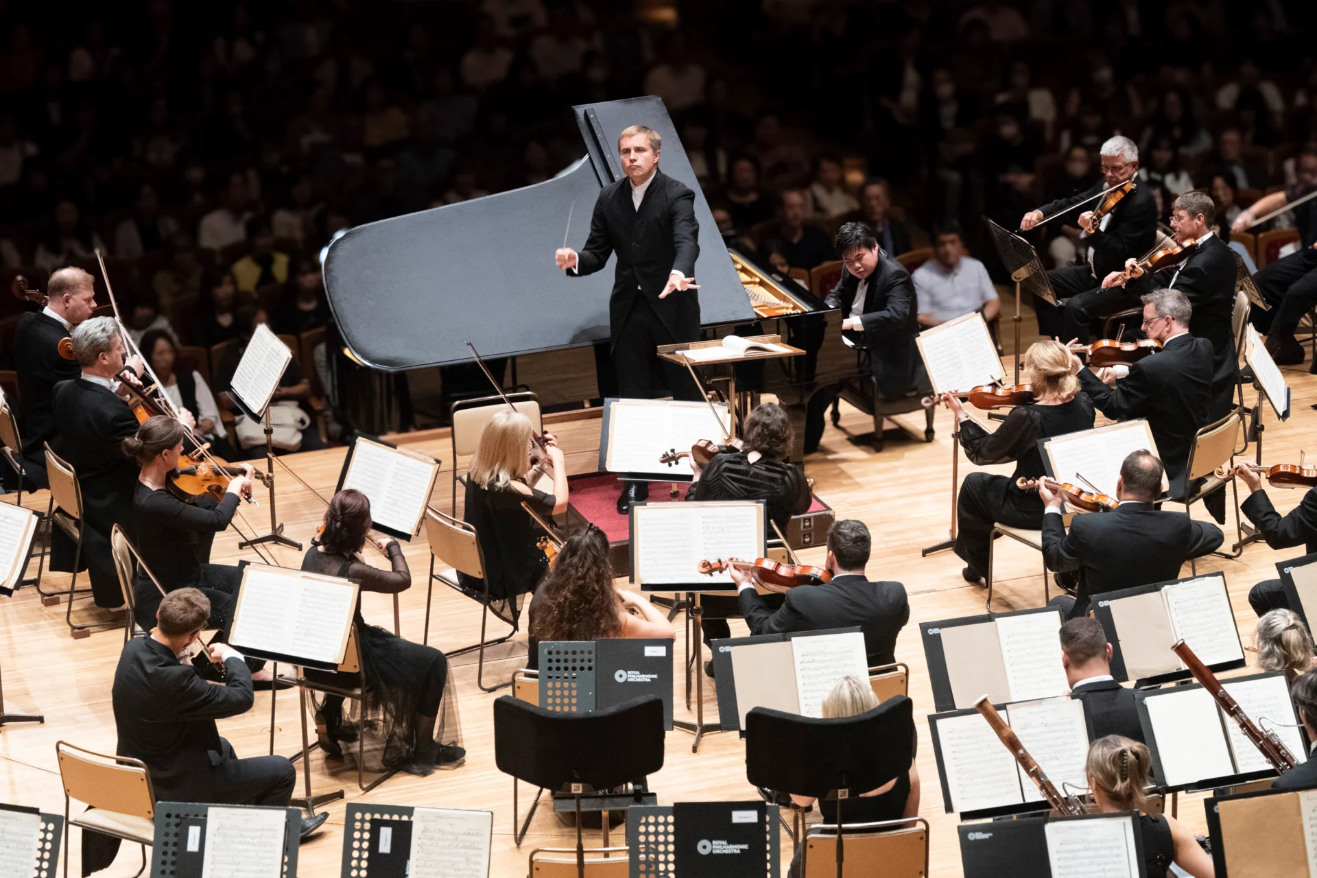 Vasily Petrenko conducting the RPO with Nobu playing behind him