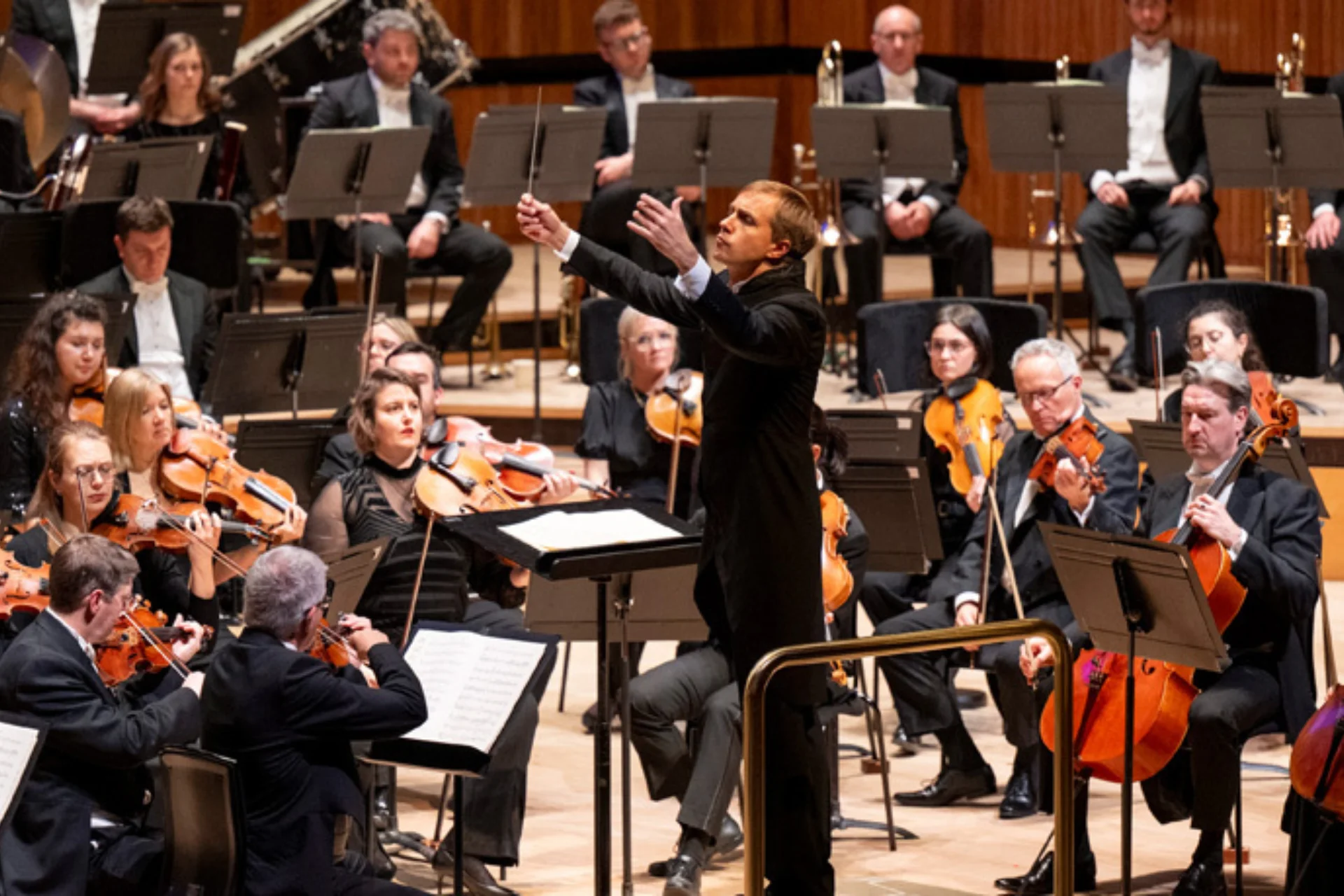 Vasily Petrenko conducts Orchestra