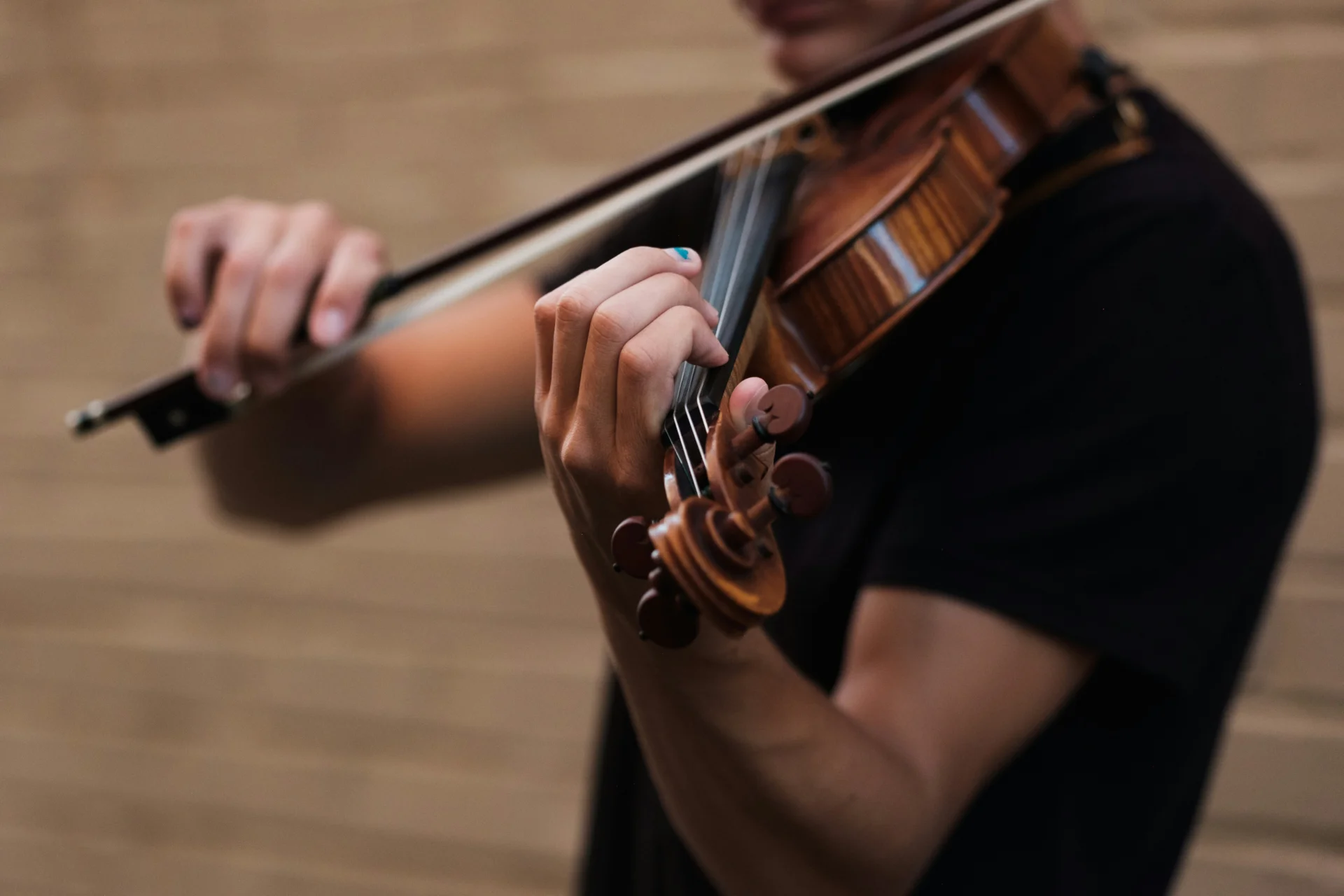 Close-up of a violin player holding and playing a violin