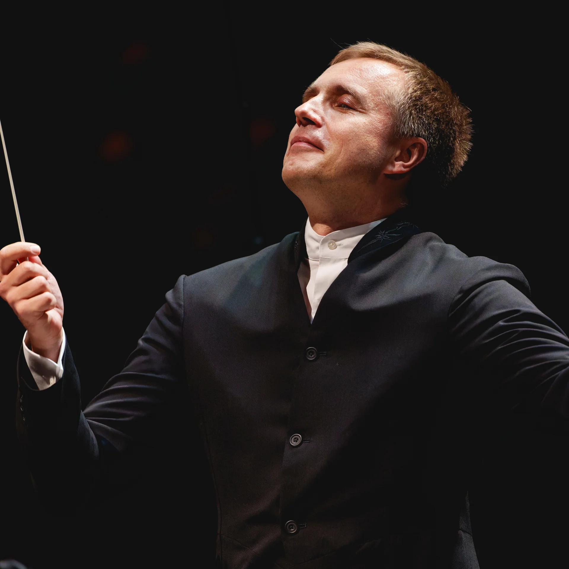 Close up of Vasily Petrenko, Music Director of the RPO, conducting