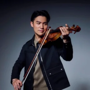 Ray Chen plays violin