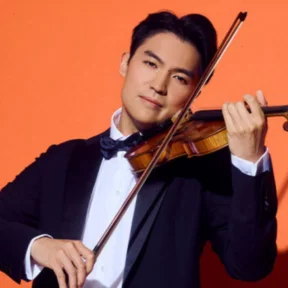 Ray Chen plays violin
