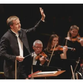 Vasily Petrenko conducting Orchestra
