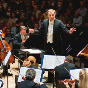 Vasily Petrenko conducts Orchestra